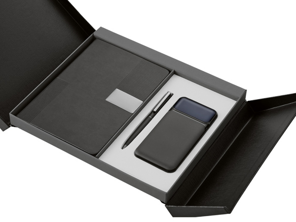Подарочный набор «Tesla» с блокнотом А5, ручкой и пауэрбенком на 10 000 mAh, Цвет черный