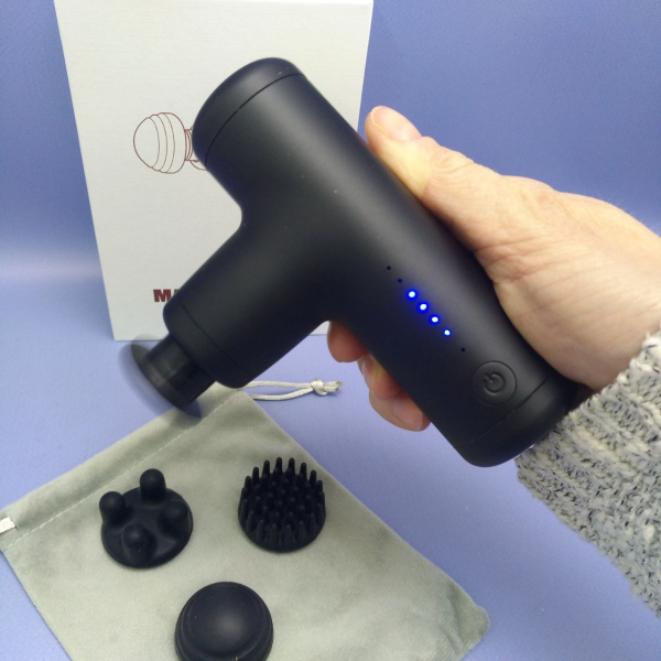 Компактный портативный массажер для лица Massage gun (4 сменные насадки, зарядка TYPE-С) / Чехол в подарок 