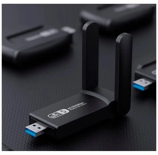 Двухдиапазонный USB WiFi адаптер 1300 Mbps 2.4G/5G с двумя мощными антеннами / Подключение ПК, ноутбуков, TV-приставок, игровых консолей и других устройств к беспроводной сети Wi-Fi 
