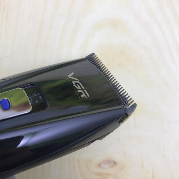 Профессиональная машинка для стрижки волос VGR®Navigator V-027 (2 режима работы, LED индикатор, 2 дв