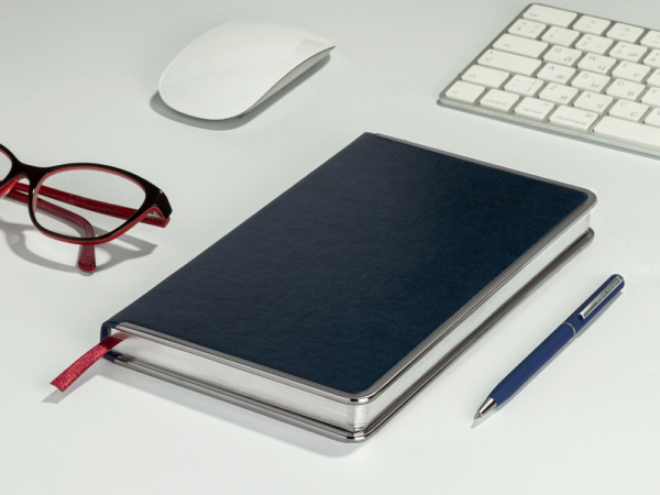 Ежедневник недатированный А5 «Chelsea», Цвет синий/серебристый