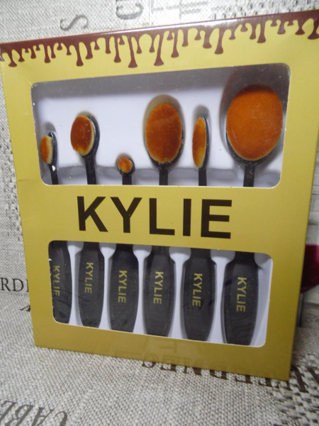 Набор кистей-щёток Kylie