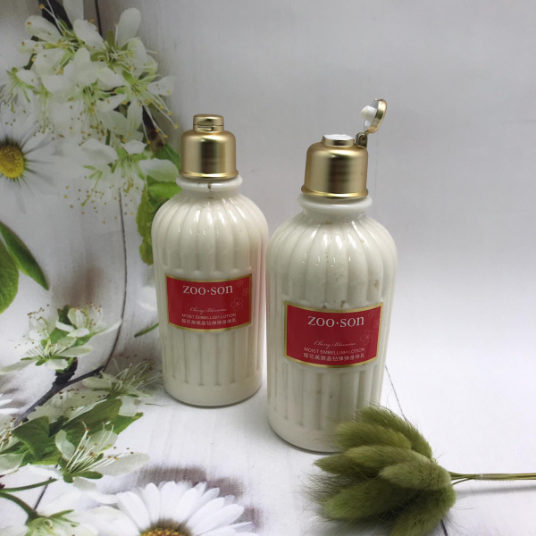 Увлажняющий лосьон для тела с экстрактом цветущей вишни Cherry Blossoms moist embellish lotion ZOO S