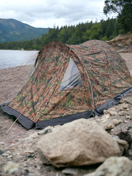 Четырехместная туристическая палатка для кемпинга и отдыха на природе
