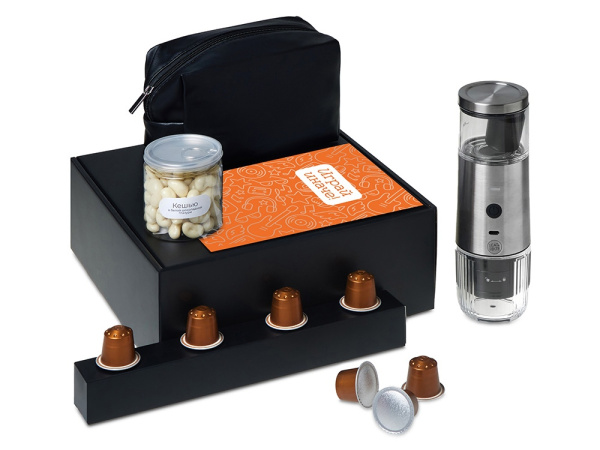 Подарочный набор «Re:y. Boost» с кофемашиной, капсулами и косметичкой, Цвет черный