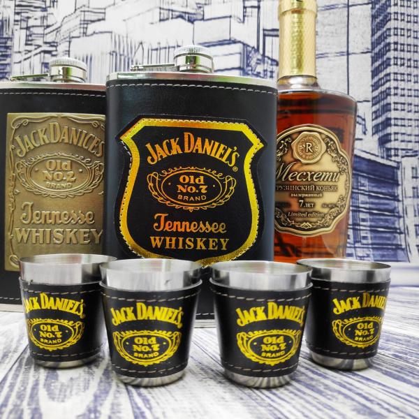 Подарочный набор Jack Daniels: фляжка 255 мл, 4 стопки и металлическая воронка M-39