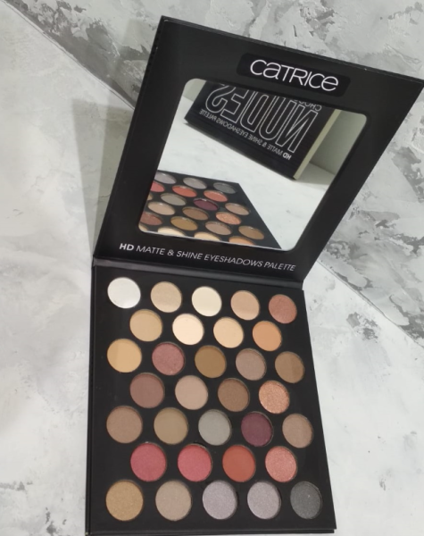 Палетка теней Catrice Cosmetics Chocolate NUDES HD Matte & Shine Eyeshadows Pallete 32 оттенка № ESCT-01 с зеркалом