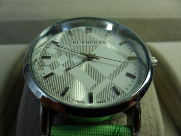 Часы наручные женские Burberry BU9219 "Летний узор"