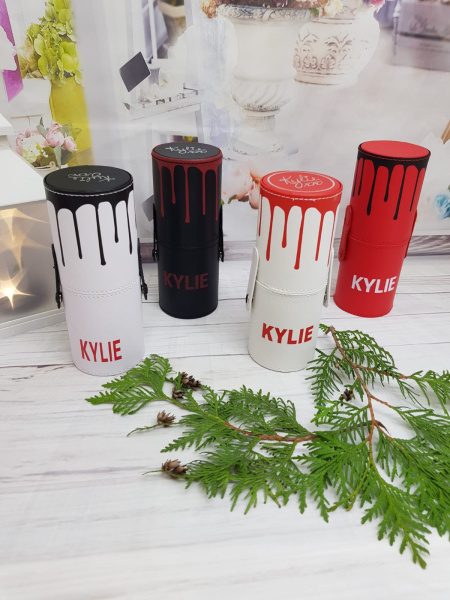 Набор кистей KYLIE в тубусе (12 кистей) Red