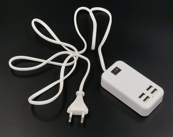 Сетевой блок питания Desktop Charger на 4 USB порта