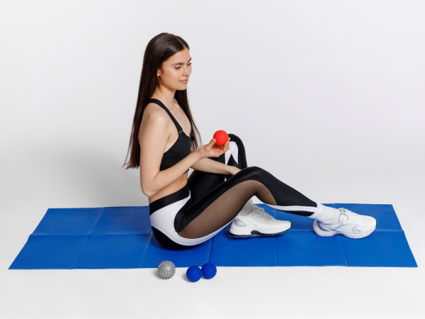 Массажный мяч для МФР Relaxify, красный, 6х6х6 см