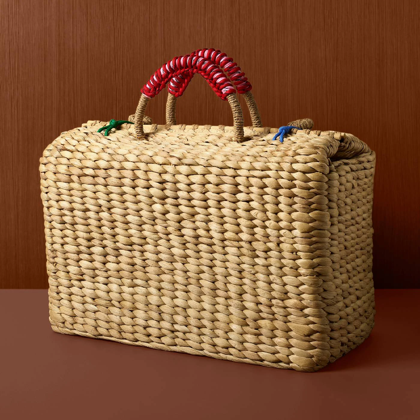 Плетёная дорожная сумка weekender Rosie Assoulin x Target